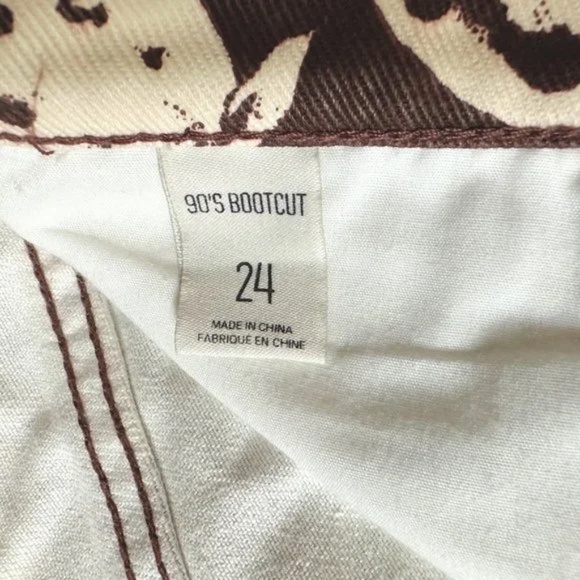 ๐ Urban Outfitters 90's Bootcut Strawberry Print Jeans ๐ - Picture 7 of 8